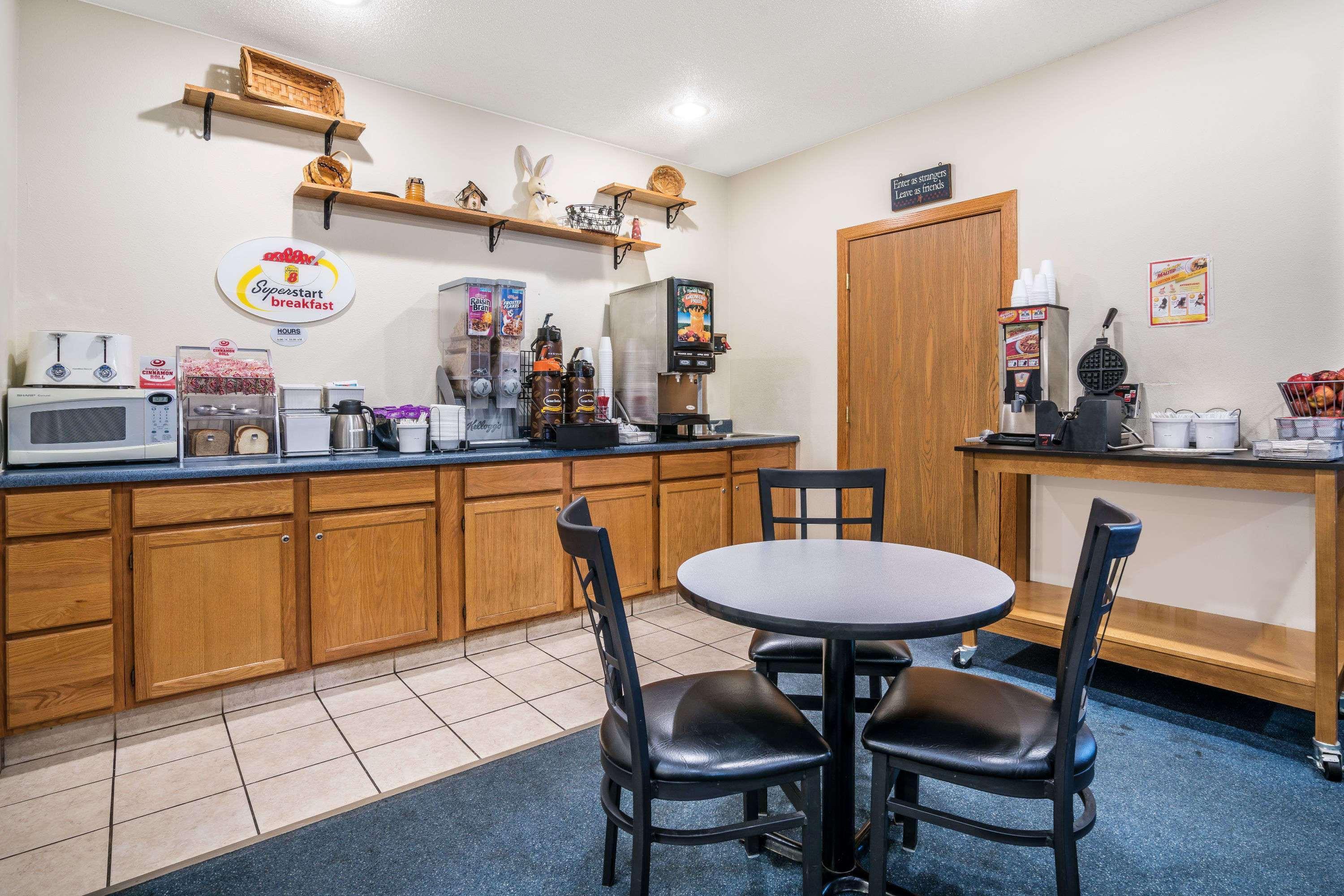 Super 8 by Wyndham Neillsville WI Eksteriør bilde
