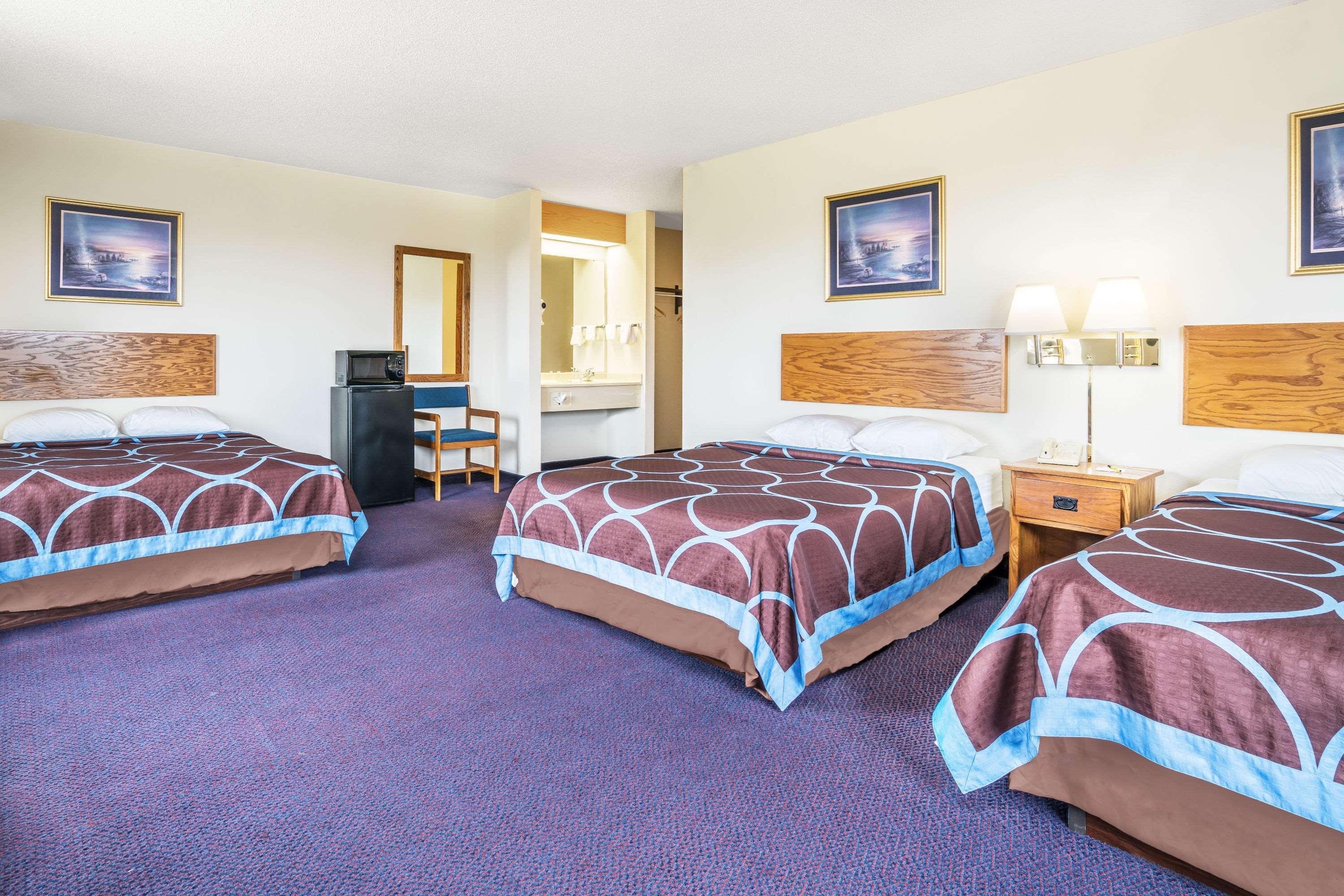 Super 8 by Wyndham Neillsville WI Eksteriør bilde